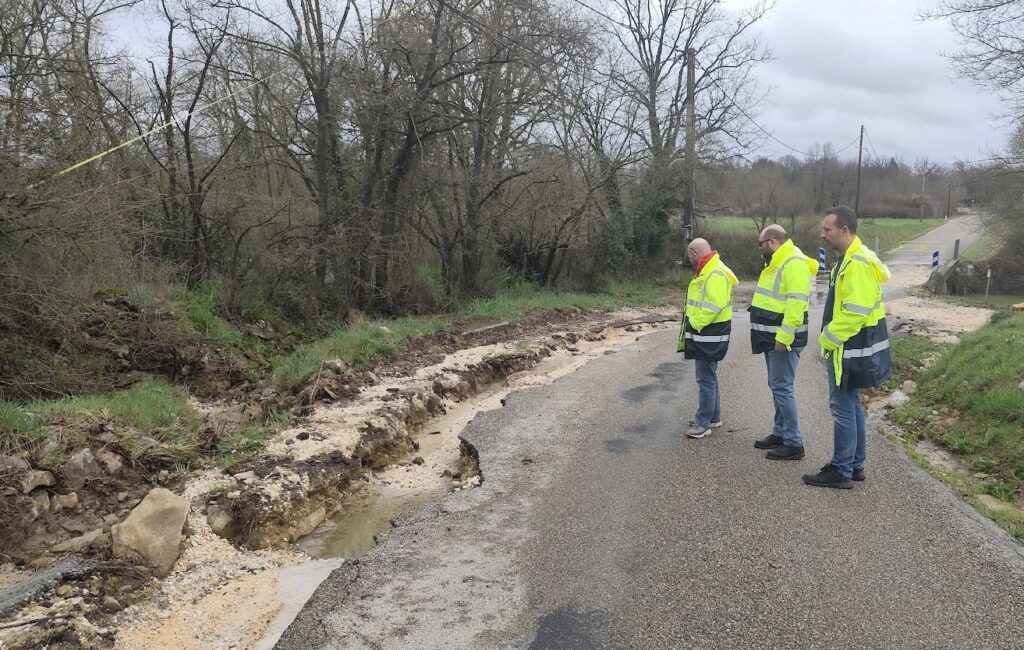 RD 253 BARRÉE AU NIVEAU DU PONT DE DROUDE